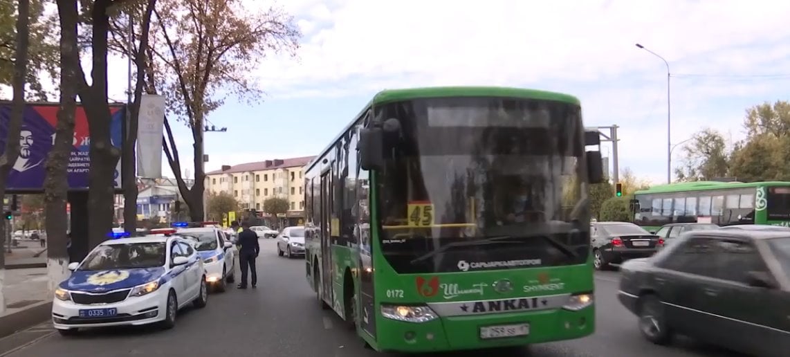 Шымкентте көлік құралын басқару кезінде телефонды пайдаланған 140 автобус жүргізушісі анықталды