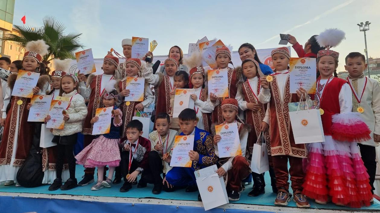 Карагандинский ансамбль юных домбристов получил Гран-при международного фестиваля