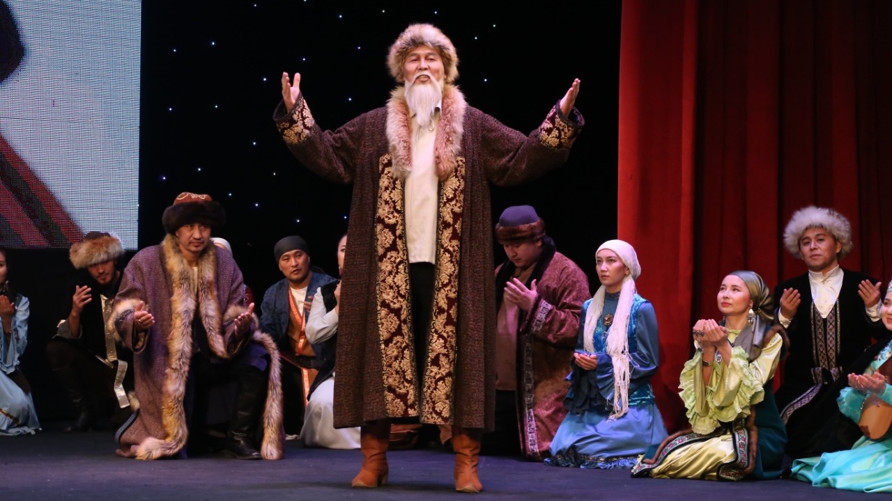 Жас жігіттердің порно видеолары