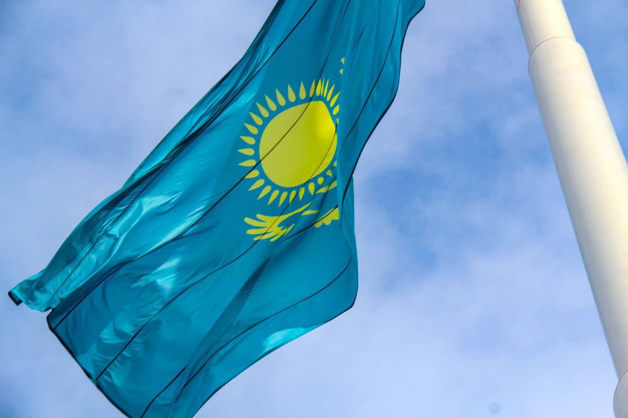 Порно өз сүтін сорып алады