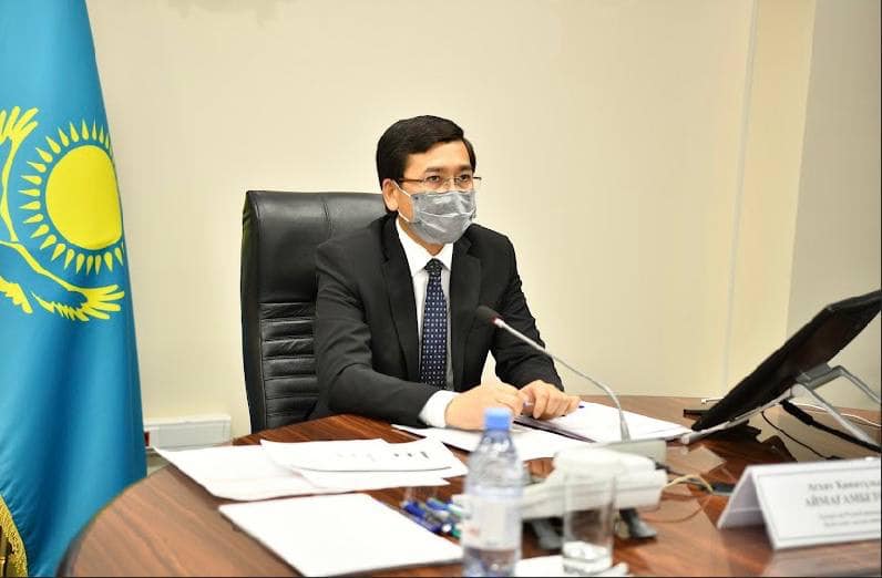 Министр образования и науки РК Асхат Аймагамбетов провел встречу с представителями неправительственных организаций