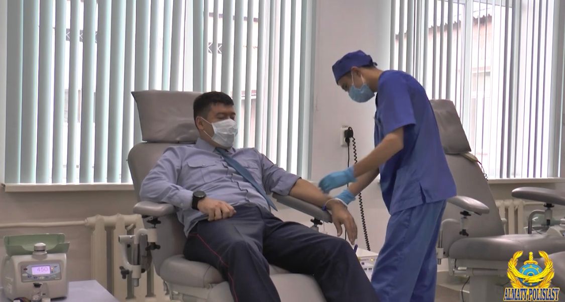 Полицейские Алматы на 10 литров пополнили городской банк крови