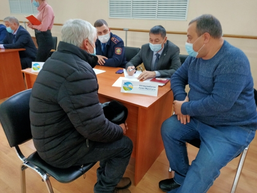Ағымдағы жылдың 19 қарашасында Есіл қаласының аудандық мәдениет үйінде "Халық үніне құлақ асатын мемлекет" тұжырымдамасын ілгерілету мақсатында Аудандық мәслихат хатшысы С.Ағымбаева, аудан әкімінің орынбасары Н.Саматов, аудан әкімінің орынбасары А. Мақсұмхан , прокурор орынбасары Ғ. Кушенов,  Есіл АПБ  бастығының міндетін атқарушы С.Иваненко, Есіл қаласының әкімі Г. Айтмұхамбетов және аумақтық және жергілікті атқарушы органдардың, коммуналдық қызметтердің басшылары қатысуымен азаматтарды бірыңғай қабылдау өтті.