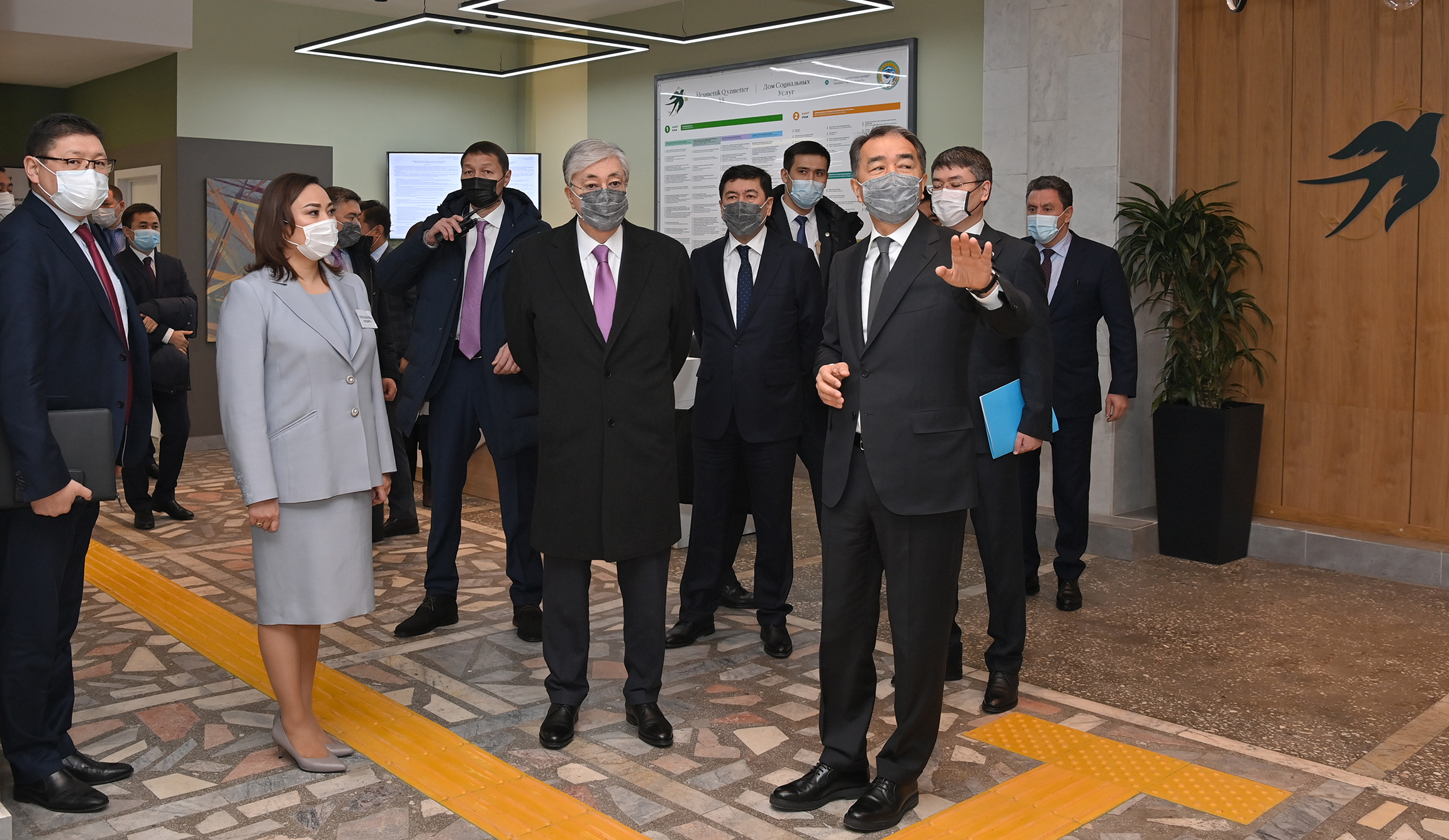 Президент Қасым-Жомарт Тоқаев Әлеуметтік қызмет көрсету үйін аралап көрді