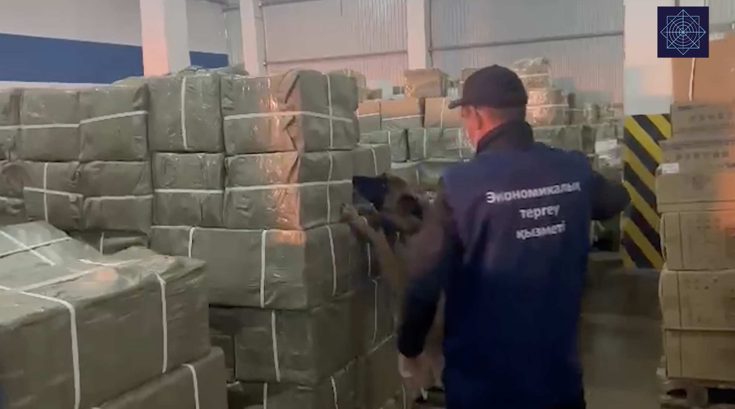 Сотрудники АФМ пресекли незаконный ввоз товаров на таможенном посту «Алтынколь-Жол»