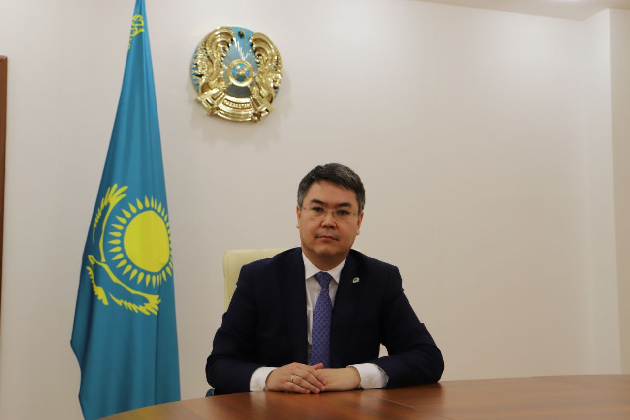 С. Шапкенов поздравил соцработников Казахстана с профессиональным праздником