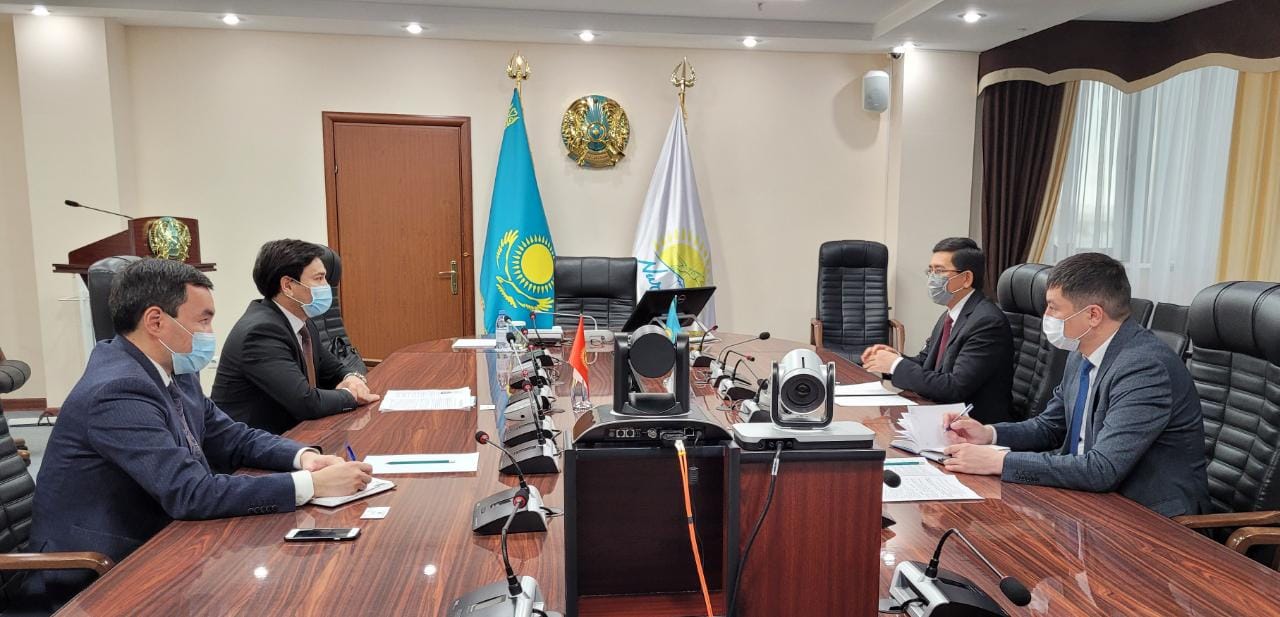 Асхат Аймагамбетов встретился с послом Кыргызской Республики Дастаном  Дюшекеевым