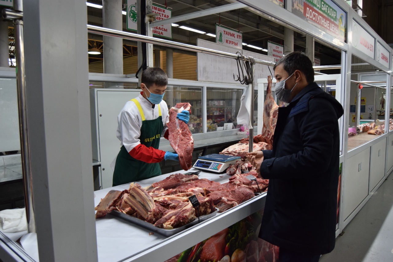 В Алматы открыли социальные мясные лавки