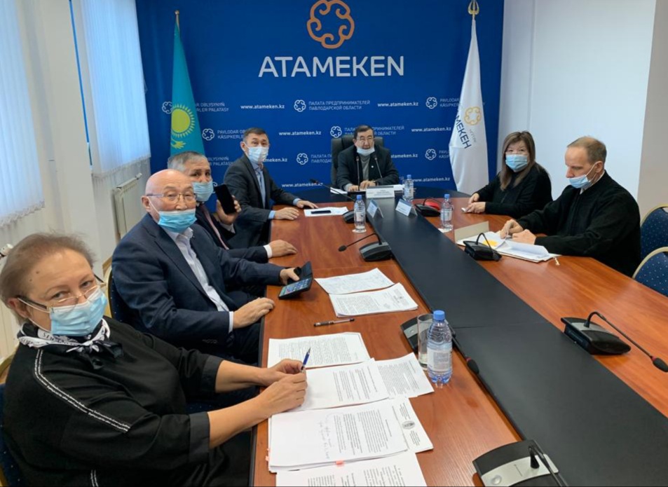 Павлодарлық «Атамекен» ӨКП жанындағы кәсіпкерлердің құқықтарын қорғау жөніндегі кеңесте жарық және жылу үшін құрылыс компанияларынан алдын ала төлем талап ету сұрағы қарастырылды
