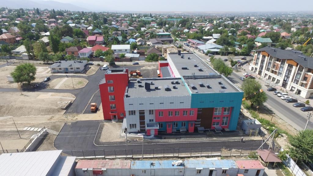 Управлением комфортной городской среды города Алматы завершено строительство объекта "Пожарное депо на 6 машин" в микрорайоне Акжар.