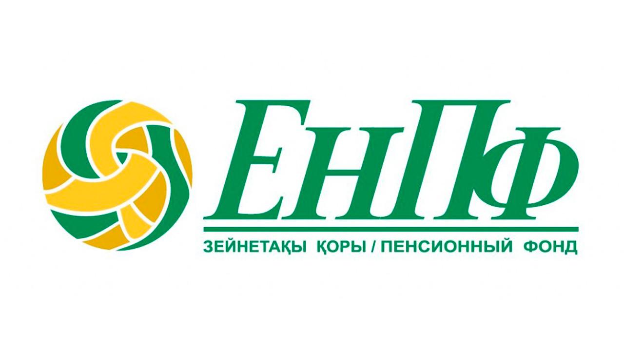 Қаптай барлық тесіктерде Creampie Әпке ағасының мүшесін жұлып алады