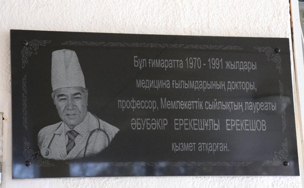 Интернетте жалаңаш ресейлік атақтыларды көріңіз