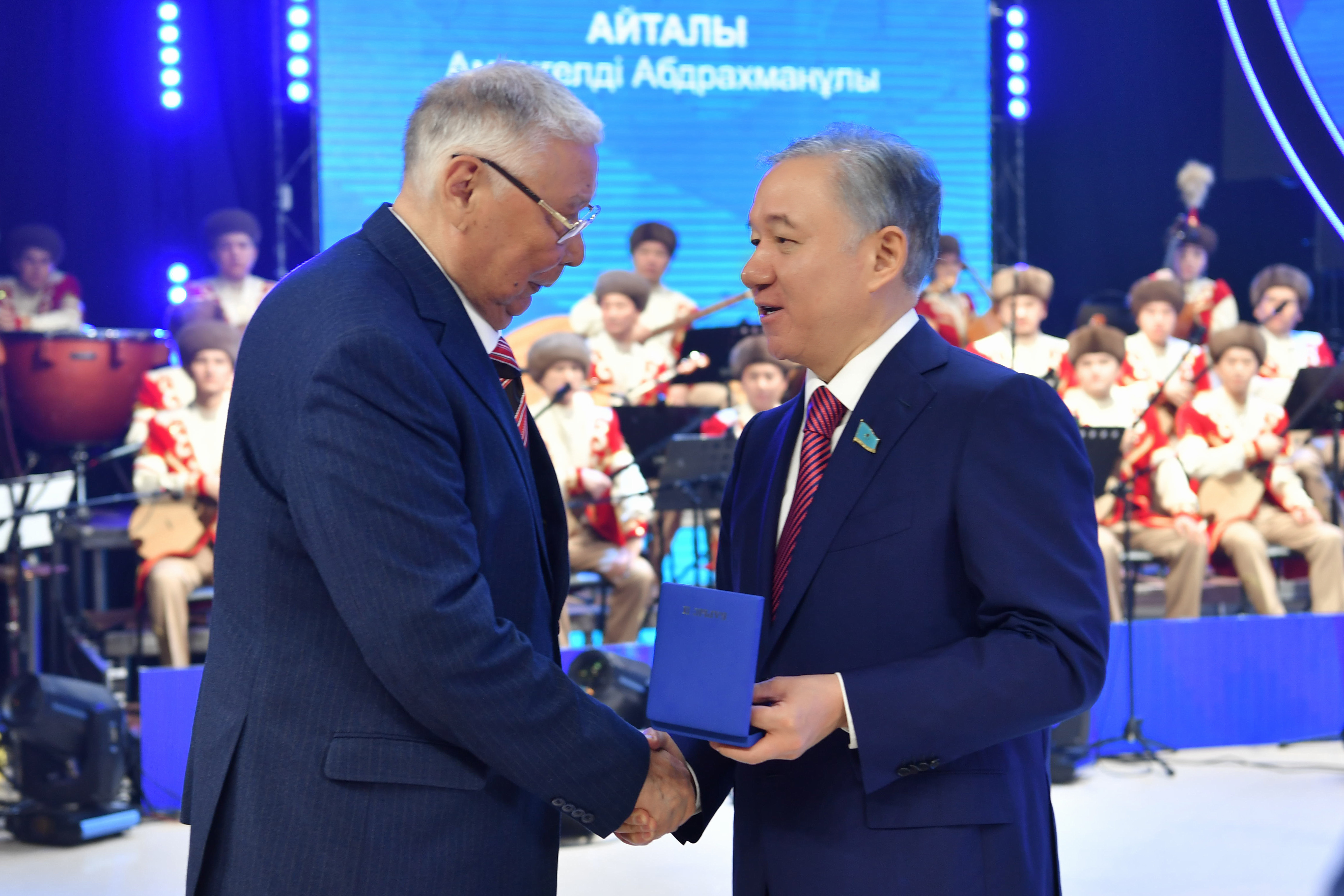 К 30-летию Независимости Н.Нигматулин вручил госнаграды жителям Актюбинской области