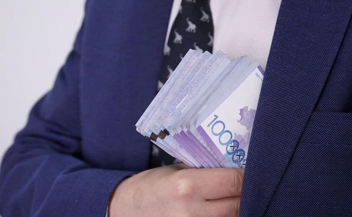 В Северо-Казахстанской области руководитель отдела образования подозревается в получении взятки