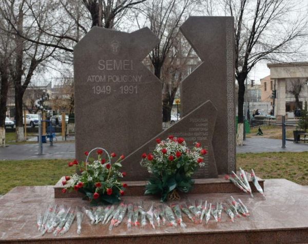 Жыныстық қатынас кезінде қышыған қыздармен порно