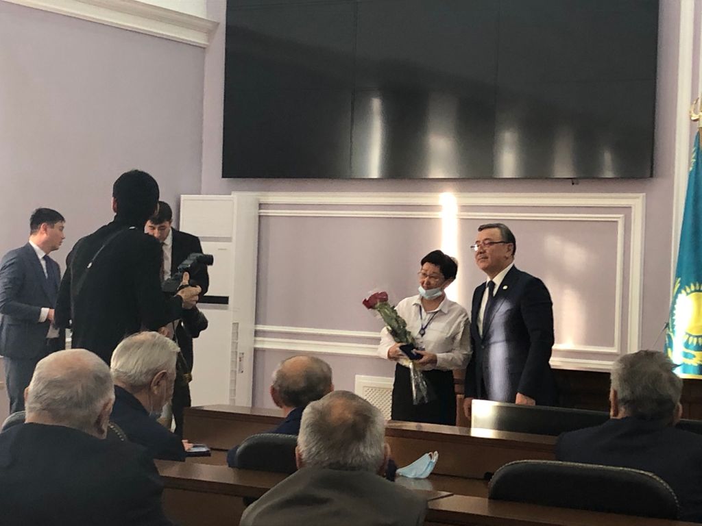 Заместитель акима области Утегулов Арман Каримович наградил сотрудников Управления