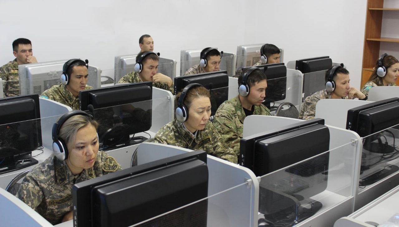 Военнослужащие проходят языковое обучение для участия в миротворческих миссиях
