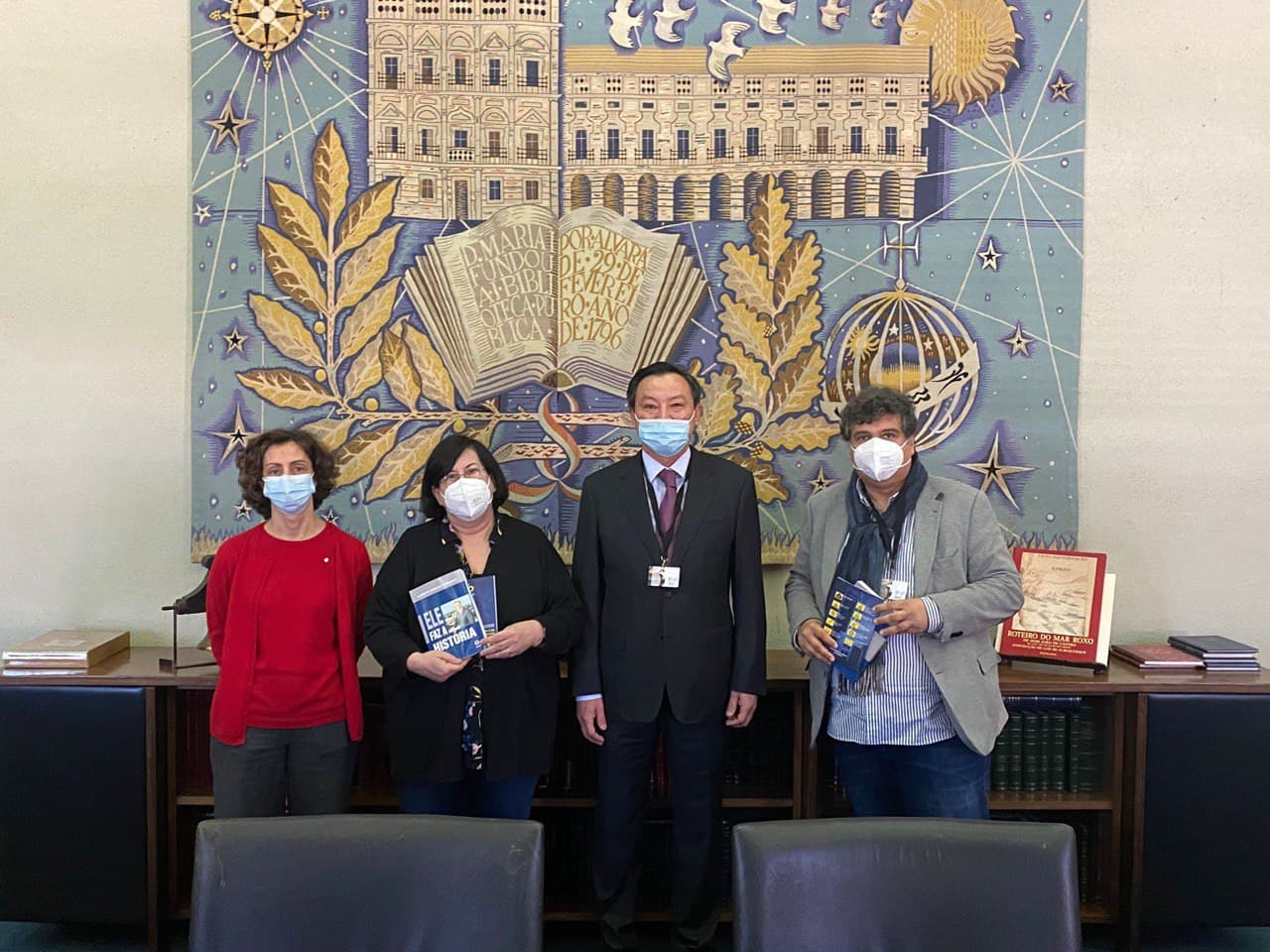 Португалияның Ұлттық кітапханасы Президент Қасым-Жомарт Тоқаевтың «Ол тарихты жасайды» атты кітабымен толықтырылды