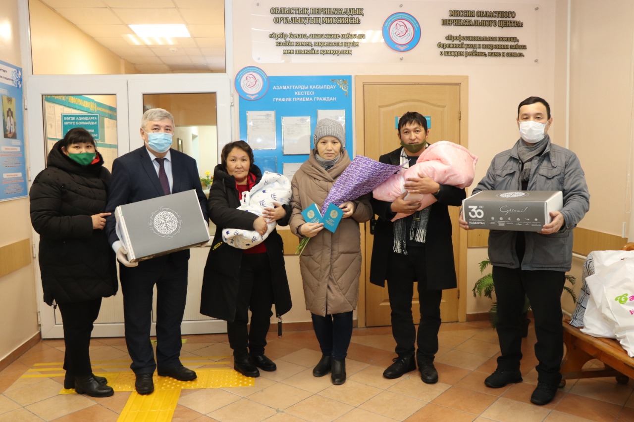 Жаңа туған нәрестелерге Тәуелсіздік күніне орай «Сүйінші» сыйқорабы тарту етілді Батыс Қазақстан облысында Қазақстан Республикасының Тәуелсіздік күні дүниеге келген 72 сәбиге тәуелсіздіктің 30 жылдық мерейтойына орай baby-бокстар сыйға тартылды