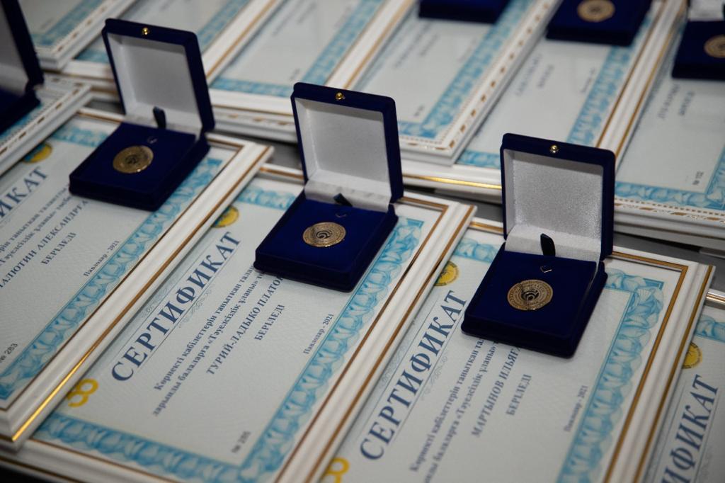 Украина, Павлодар, үштікке қыз іздейді Украина, Павлодар, үштікке қыз іздейді