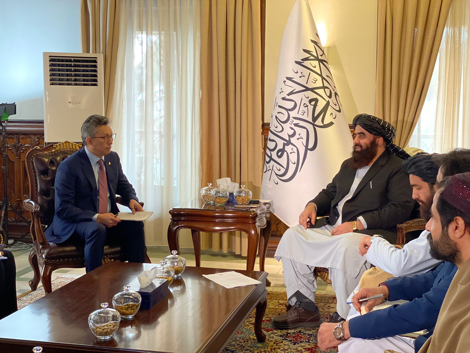 Kazakhstan’s Minister of Trade and Integration Holds Talks in Kabul