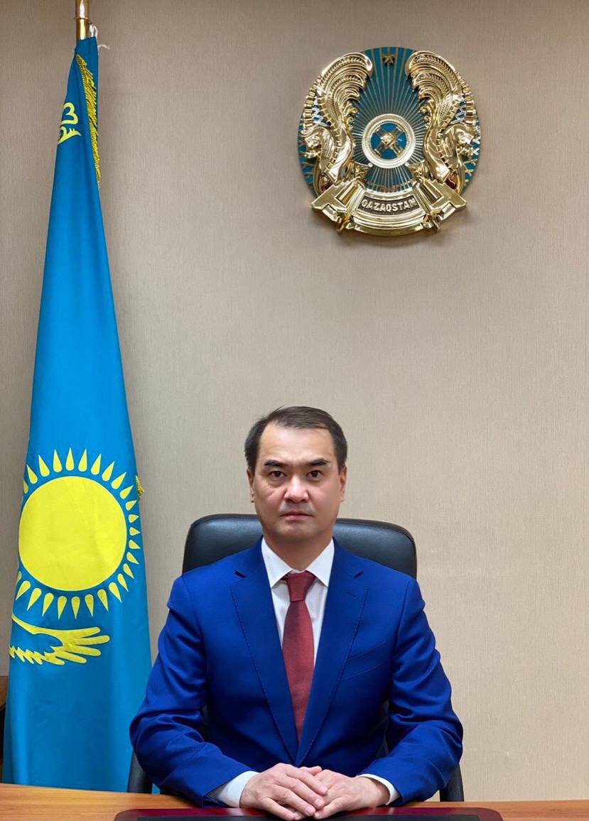 Жұмыстағы алдау туралы жасырын камера порно