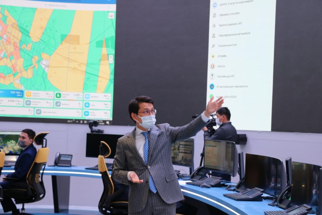Акылбек Жапаров посетил Офис цифрового правительства Казахстана