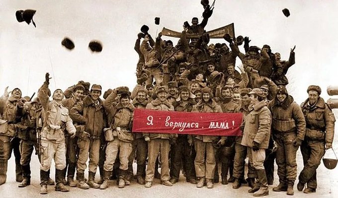 Алғашқы минет жасаған қыздардың видеосы