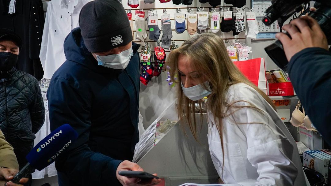 ТКШ бөлімінің басшысы Жандос Дүйсенғалиев өз қызметкерлерімен бірге қаланың бизнес нысандары бойынша рейд жүргізді.