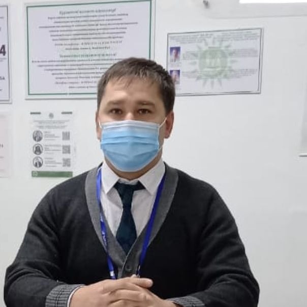 ХҚО қызметкері көпірден секірмек болған жігітті өлімнен құтқарды