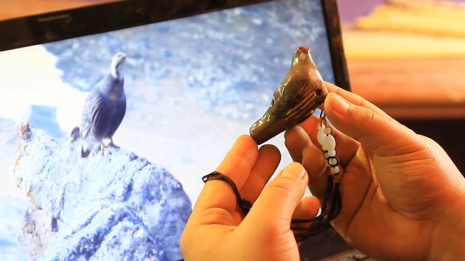 Мини юбкадағы қисық қыздар