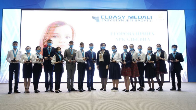 62 кызылординских школьников получили «медали Елбасы»