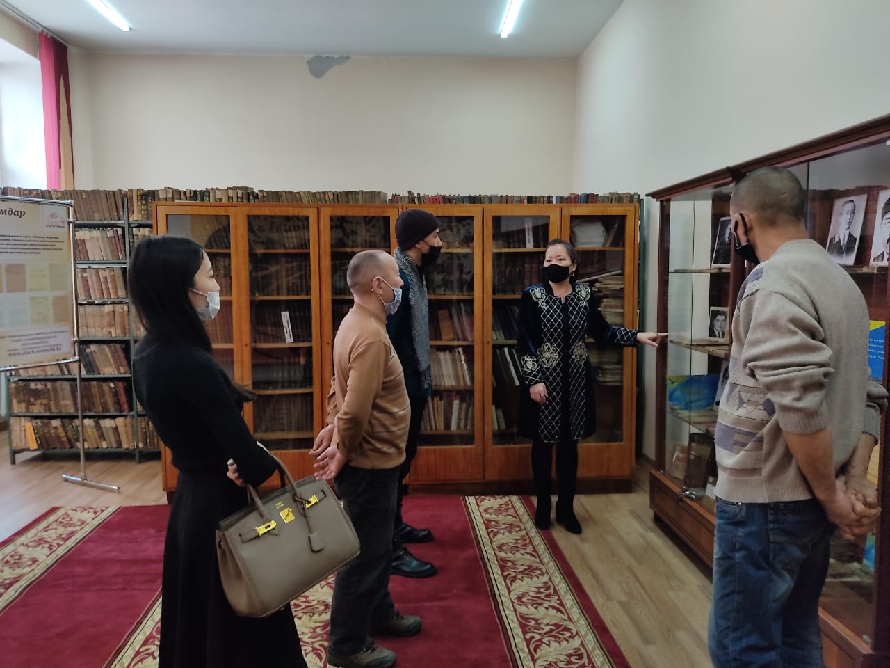 Қазақстан латын әліпбиіне көшуде: сирек кітаптар көрмесі