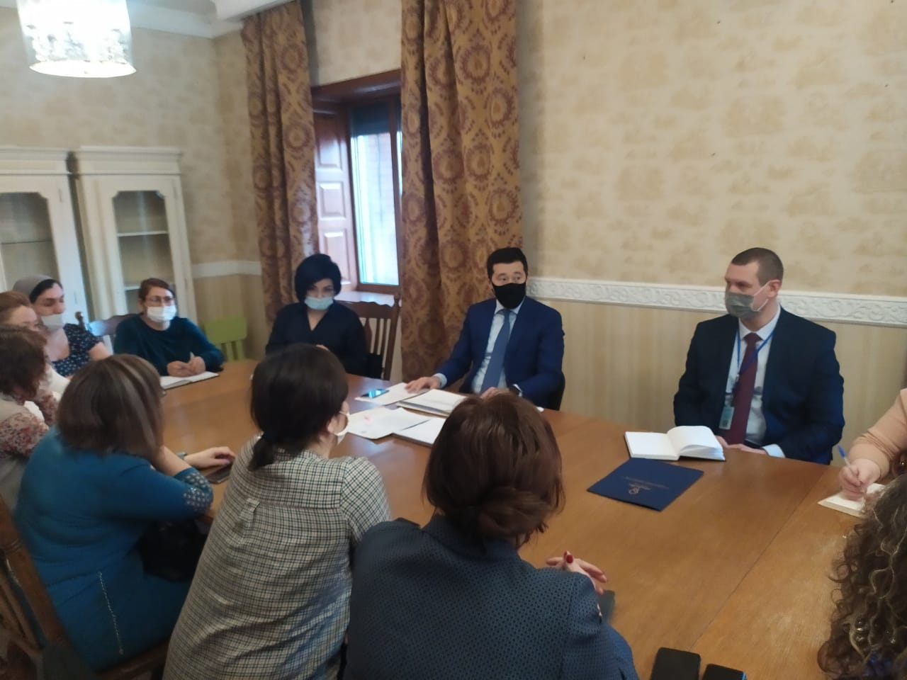 Е. Аукенов провел встречу с родителями детей с инвалидностью