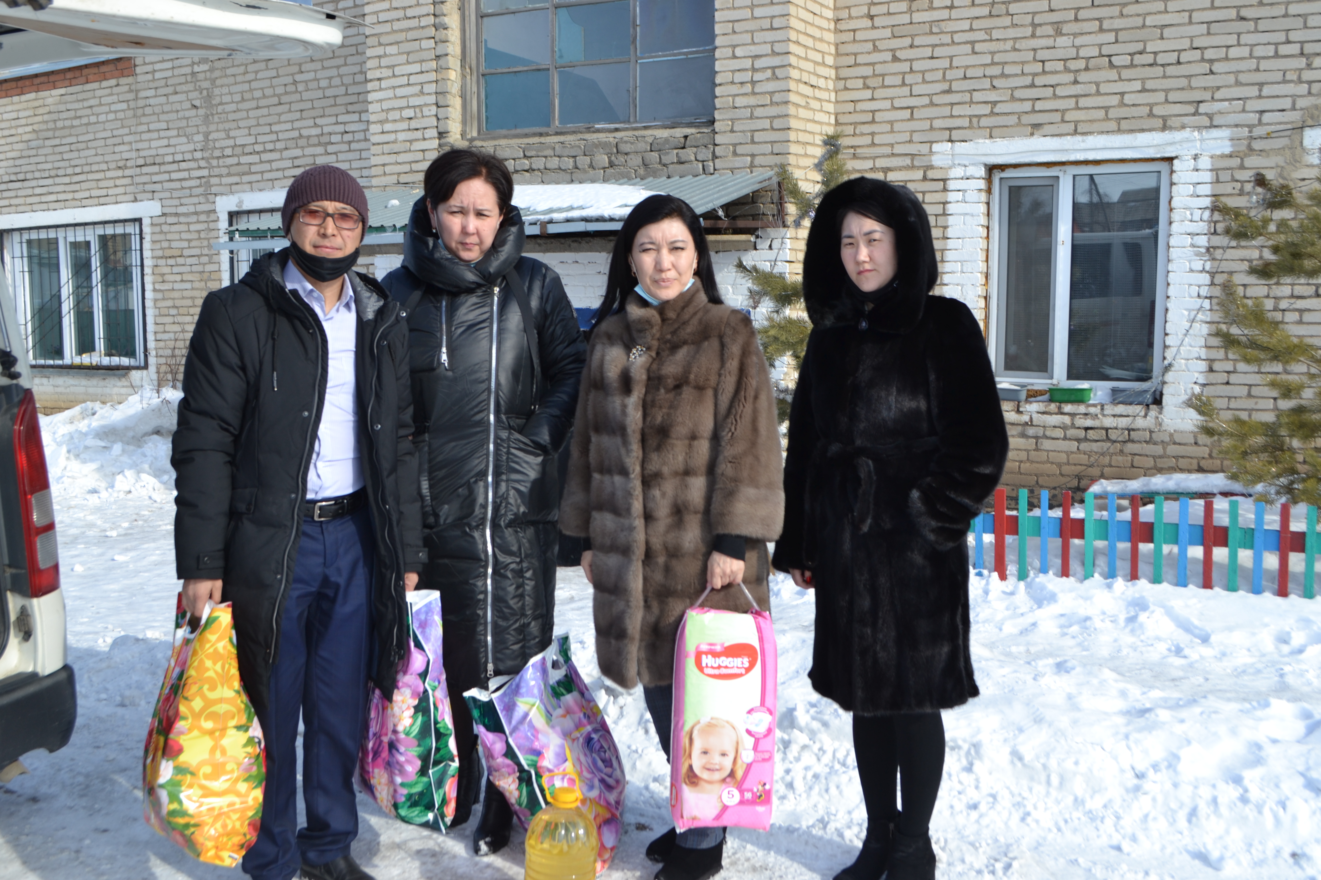 «30 қайырымды іс» марафоны шеңберінде  әлеуметтік жағдайлары төмен жанұяларына қайрымдылық көрсетті.