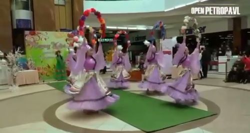 Наурыз мейрамына қарсы, қалалық әкiмдiктiң мұрындық болуымен Dostyk mall СҮ "Гүлде, Көктем" атты гүлдер көрмесi өттi