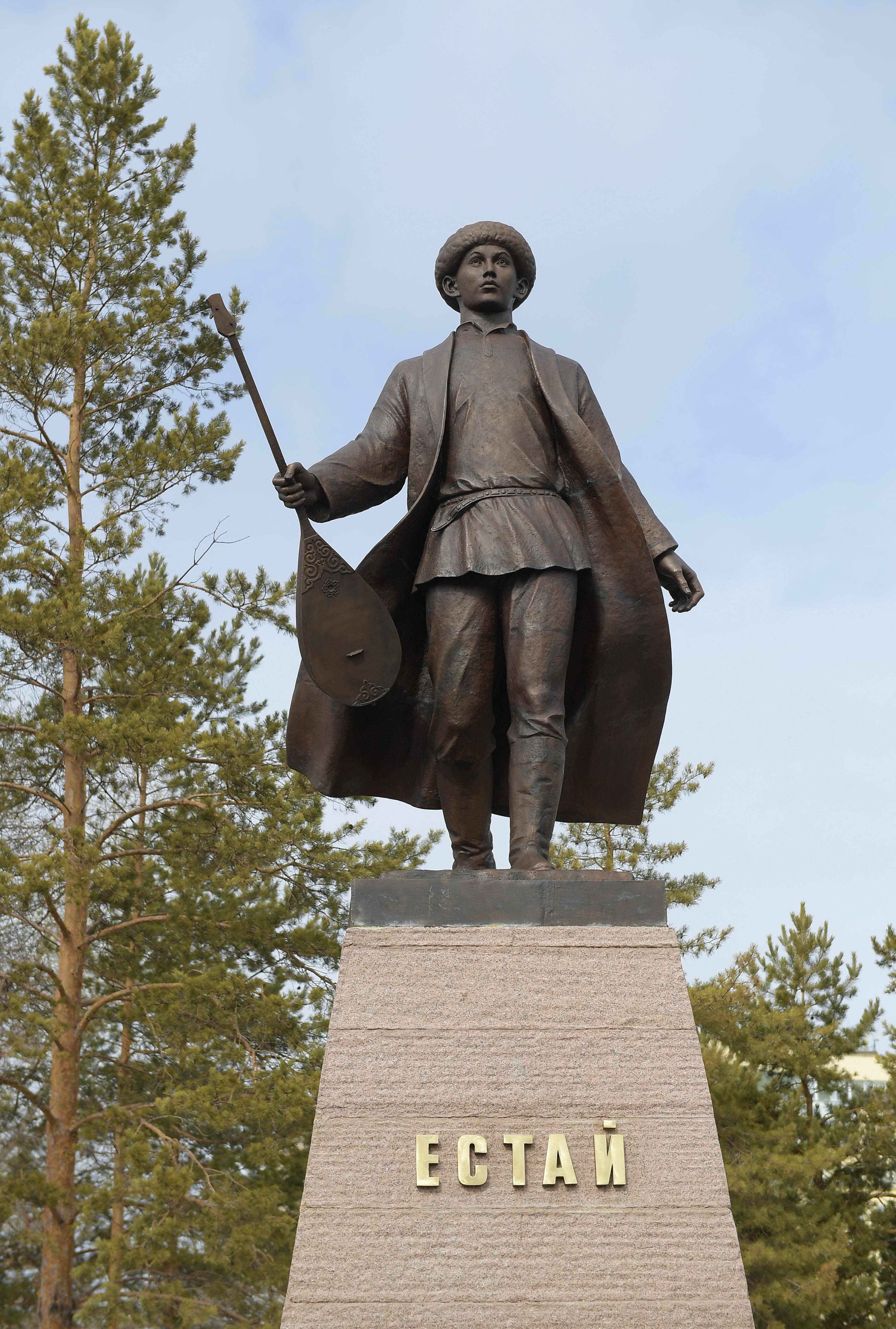 Павлодарда Естай Беркімбайұлына ескерткіш ашылды