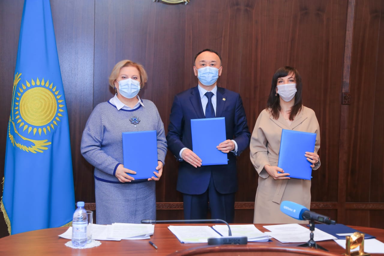 Әлеуметтік әріптестік пен әлеуметтік және еңбек қатынастарын реттеу жөніндегі облыстық комиссияның отырысы өтті