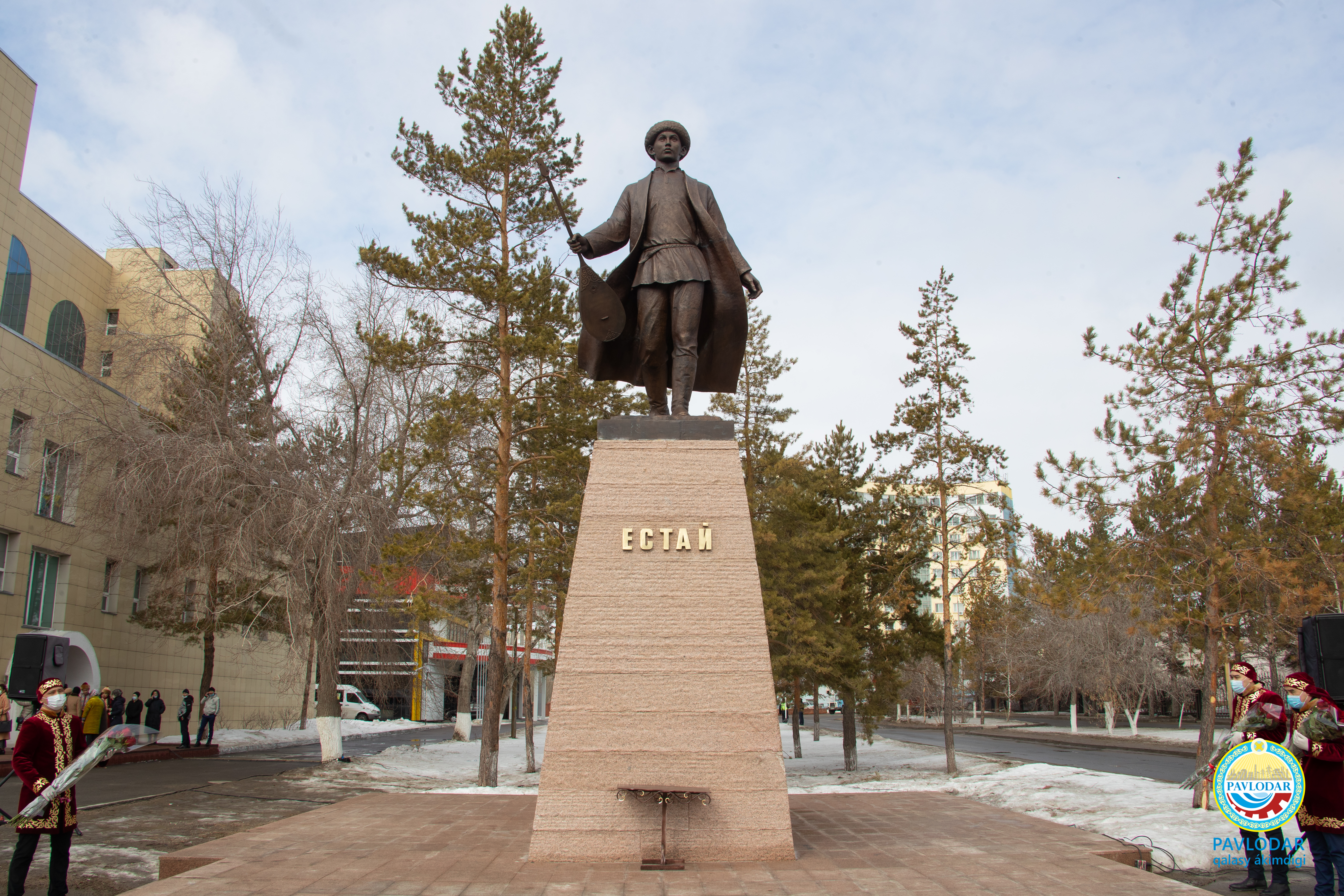 Павлодарда Естай Беркімбайұлының ескерткіші ашылды