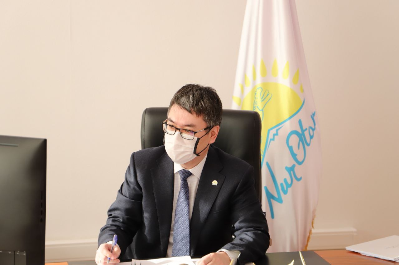 С. Шәпкенов «Nur Otan» партиясының Республикалық қоғамдық қабылдау бөлмесінде азаматтарды қабылдады