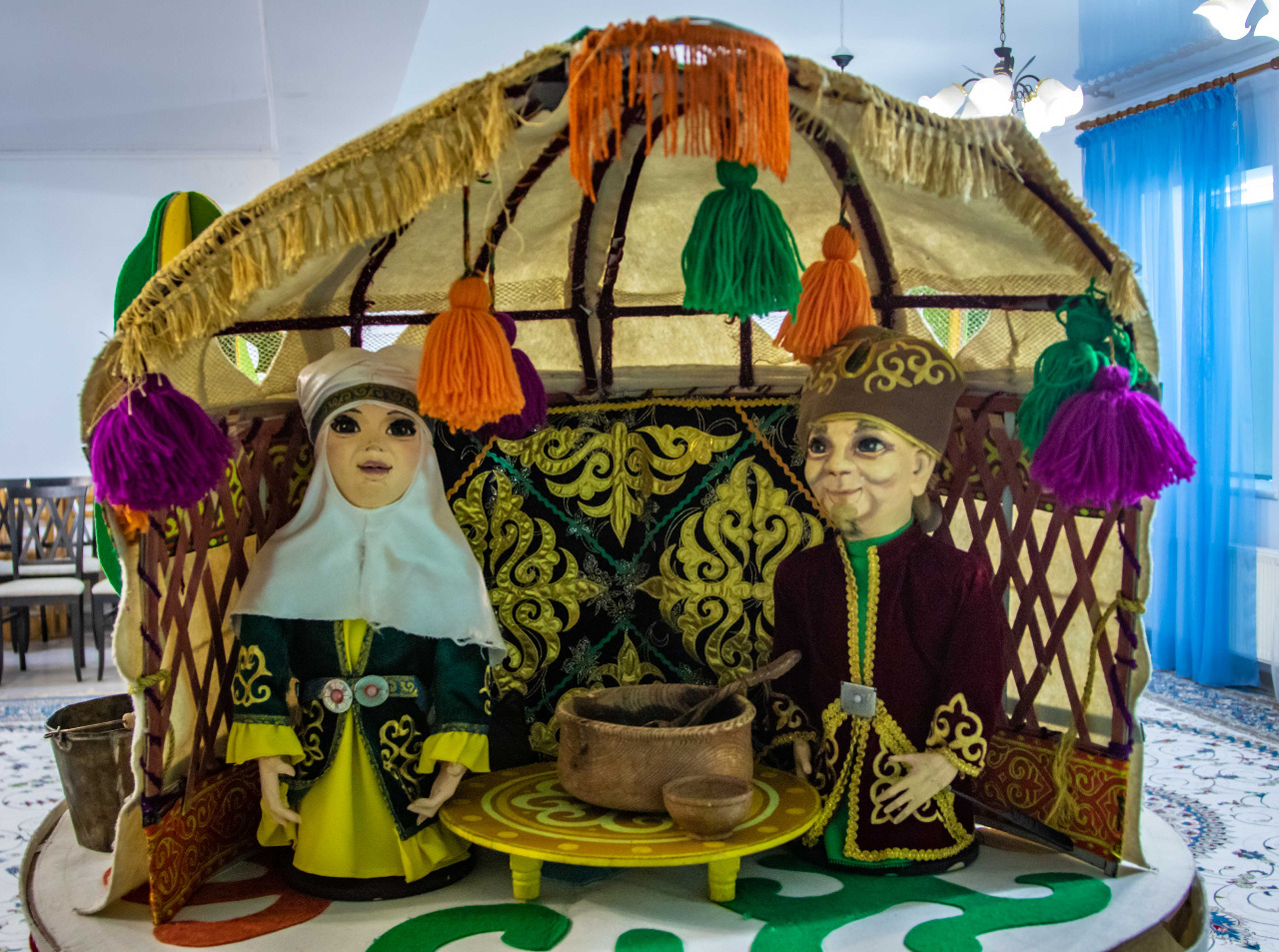 Жетілген қожайынның белін жалайтын порно