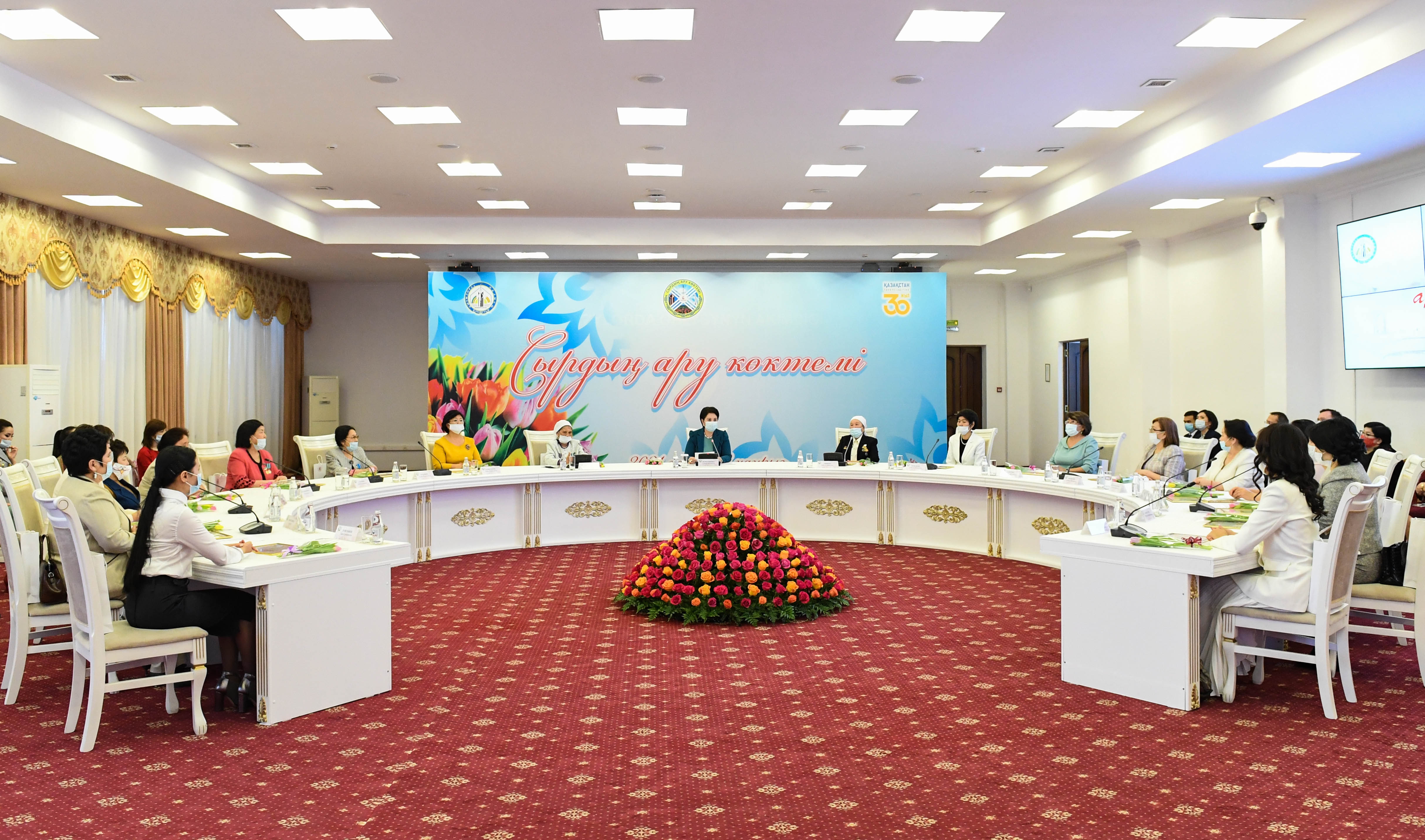 Аким области Гульшара Абдыкаликова поздравила женщин-матерей с праздником