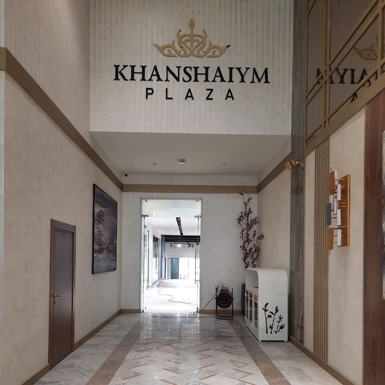 ОБЛЫС ОРТАЛЫҒЫНДА “KHANSHAIYM PLAZA” САУДА ОРТАЛЫҒЫ БОЙ КӨТЕРУДЕ