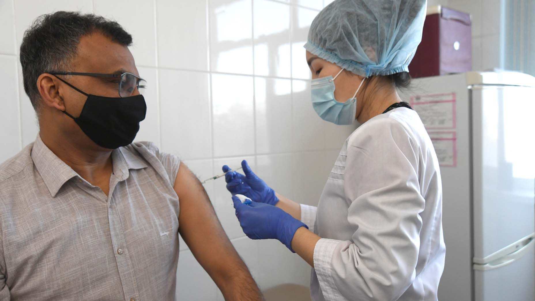"АрселорМиттал Теміртау" қызметкерлері жұмыс орнында вакцинацияланады
