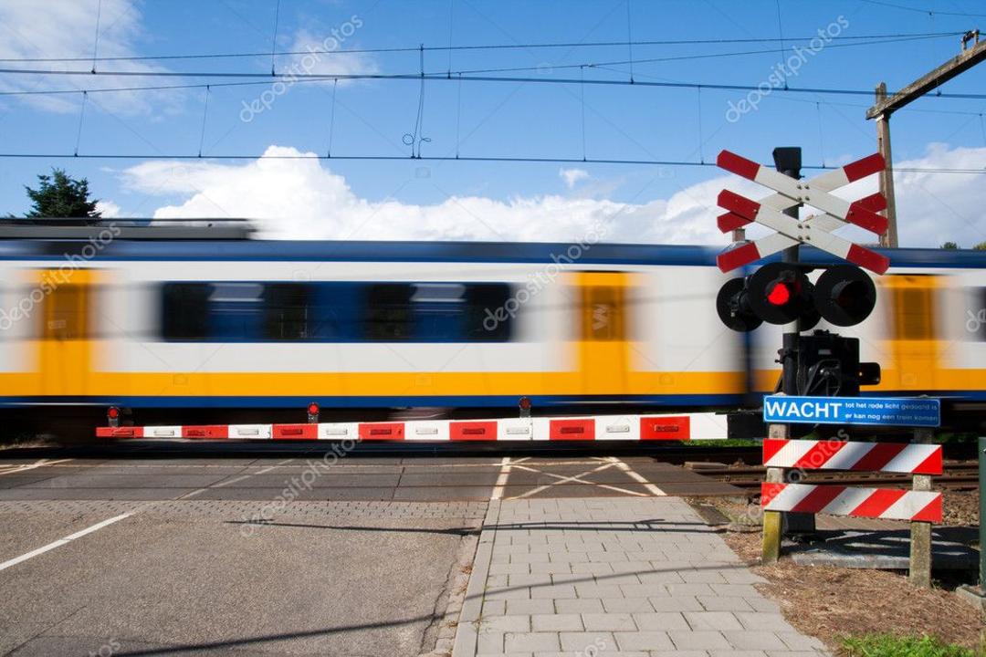 БОЙЫНША ЖҮРГІЗУШІЛЕРГЕ ЖАДЫНАМА ЖӘНЕ ӨЗДІГІНЕН ЖҮРЕТІН МАШИНАЛАРДЫҢ, СОНДАЙ-АҚ АСА АУЫР ЖӘНЕ КӨЛЕМДІ ЖҮКТЕРДІ ТАСЫМАЛДАУ ТЕМІР ЖОЛ ӨТКЕЛДЕРІ АРҚЫЛЫ