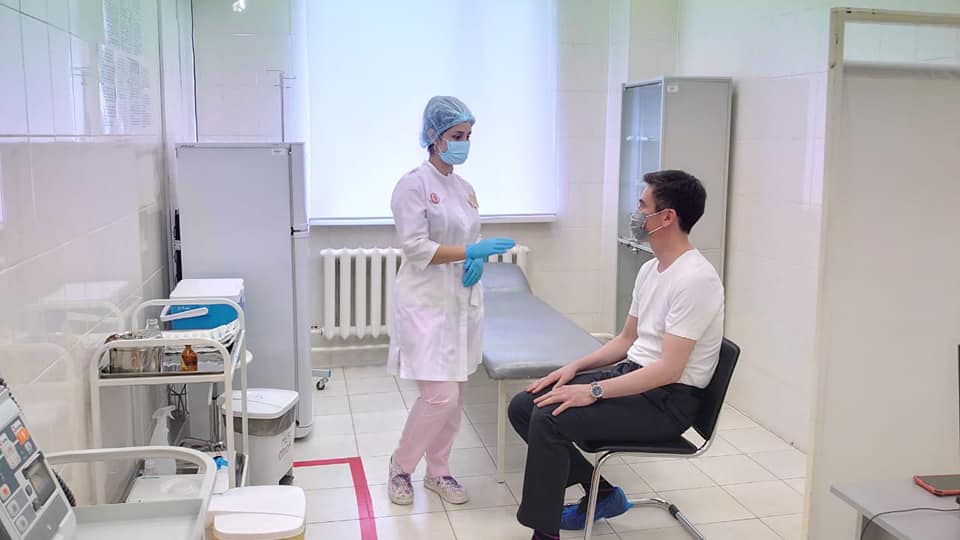 Денсаулық сақтау бірінші вице-министрі М. Шоранов QAZVAC вакцинасымен егілді