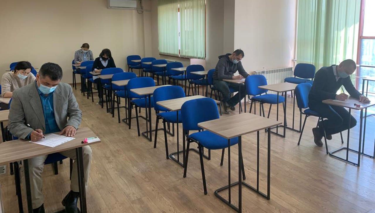 Уровень языковой подготовки преподавателей казахстанского военного вуза оценят в Кембридже