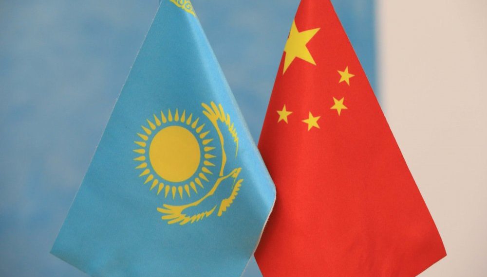 Минторг Казахстана поднимает вопрос увеличения приема грузовых составов через китайскую границу