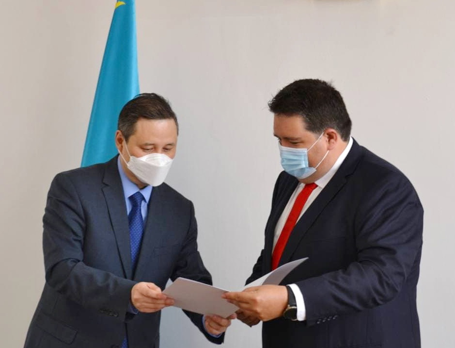 Қазақстанның Португалиядағы Құрметті консулына патентін табыстау туралы
