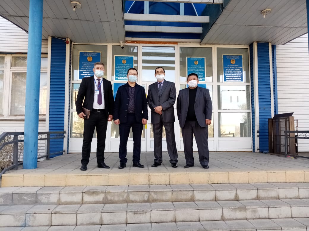 «Қостанай облысы әкімдігінің ақпараттандыру, мемлекеттік қызметтер көрсету және архивтер басқармасы» ММ басшысы А.С. Кашиев, сондай-ақ «ҚОМА» КММ директоры С. С. Қазыбаев Науырзым ауданына жұмыс сапары барысында аудандық мемлекеттік архивке барды.